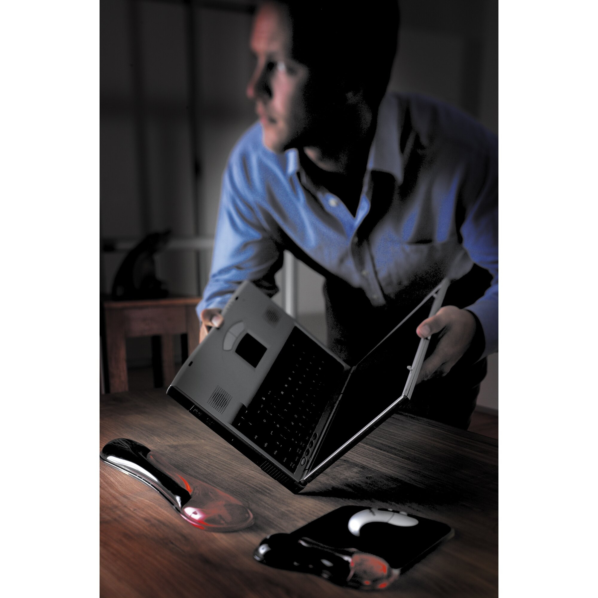 Kensington Duo Gel Mouse Pad Wrist Rest — Red - Image 3